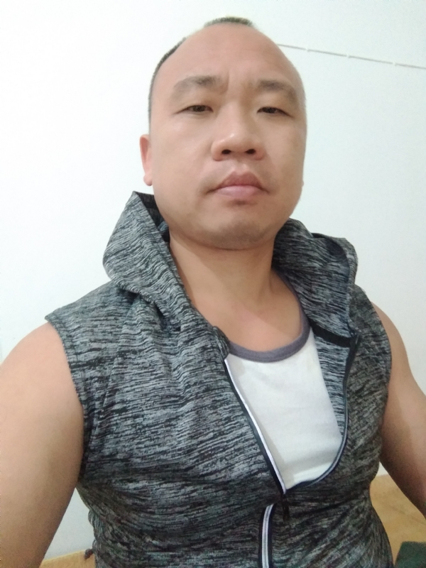 whm的第二张照片--华安征婚网