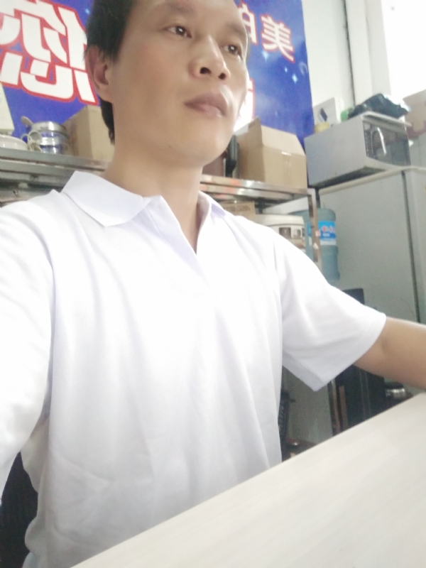 深蓝色的海的第一张照片--华安征婚网