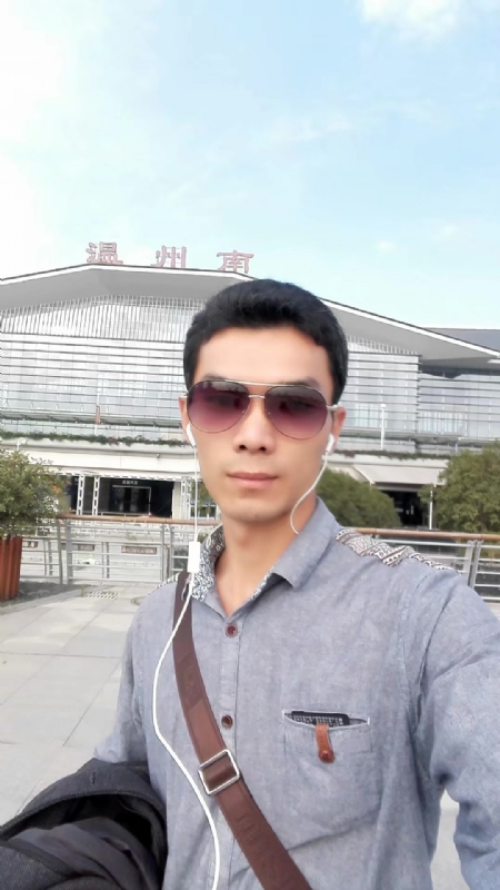 错把真心喂了狗的第三张照片--华安征婚网