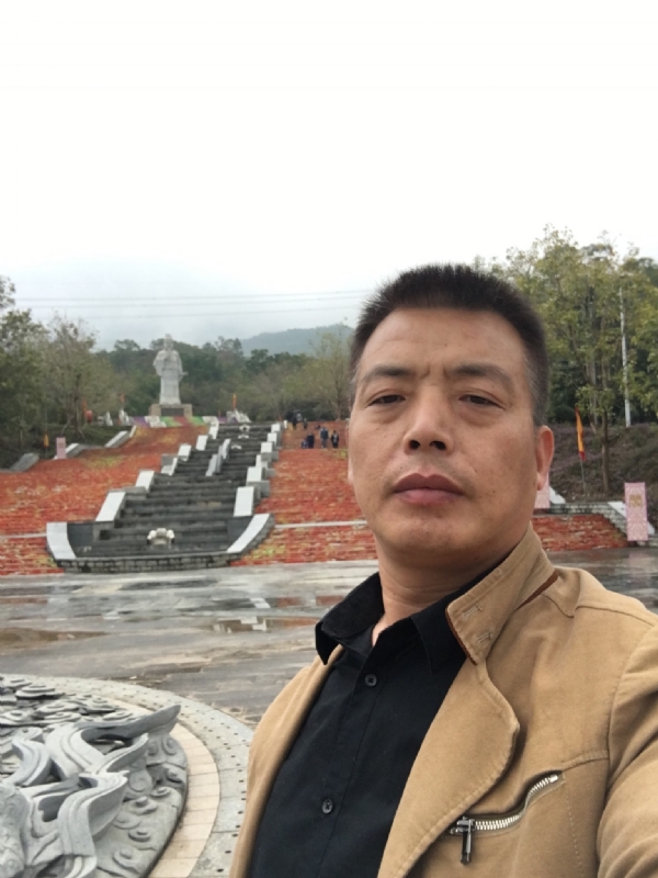 开心的松鼠的第一张照片--华安征婚网