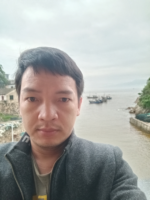 啊亮的第一张照片--华安征婚网