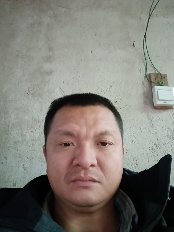 兰成龙的第三张照片--华安征婚网