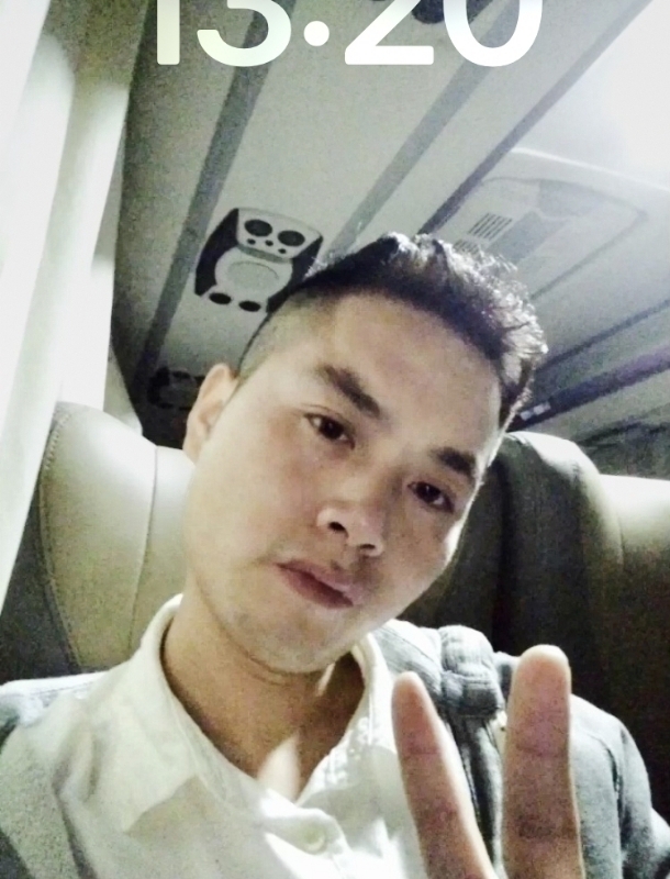 飞扬蓝天的第一张照片--华安征婚网