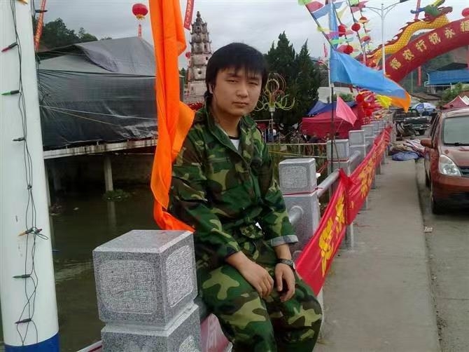 如影随形的第二张照片--华安征婚网