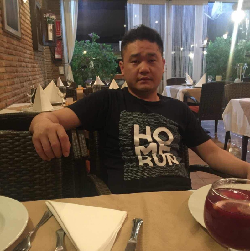 海外游子的第三张照片--华安征婚网